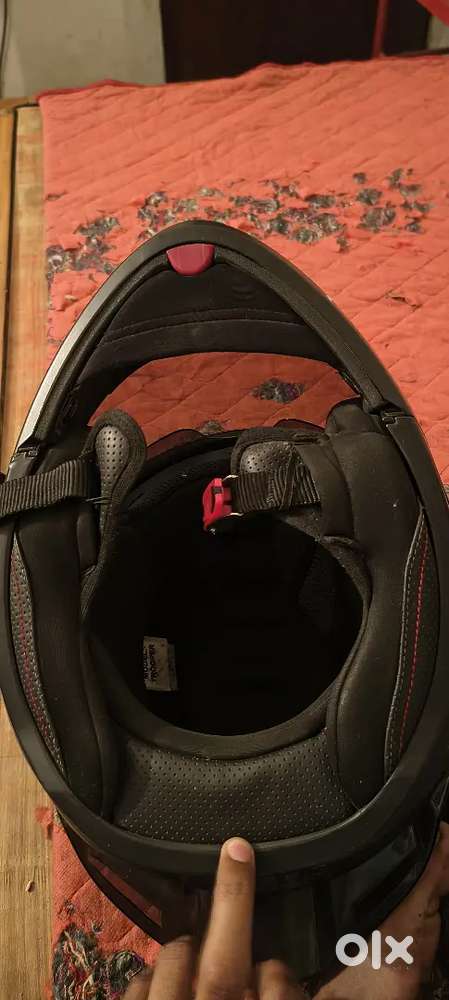 Helmet  hai new hai ekdam 1 month Purana hai