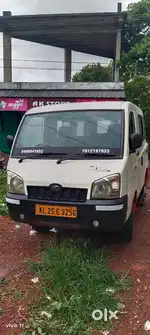 mahindra maxima minivan