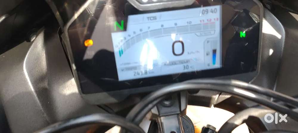 R15m v4 TFT display quick shifter first owner