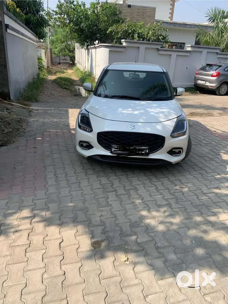 Maruti Suzuki New-gen Swift 2025 Petrol Well Maintained(white colour)