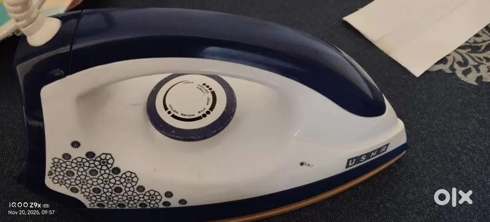 Usha EI 3302 Gold 1100W Dry Iron (Blue)