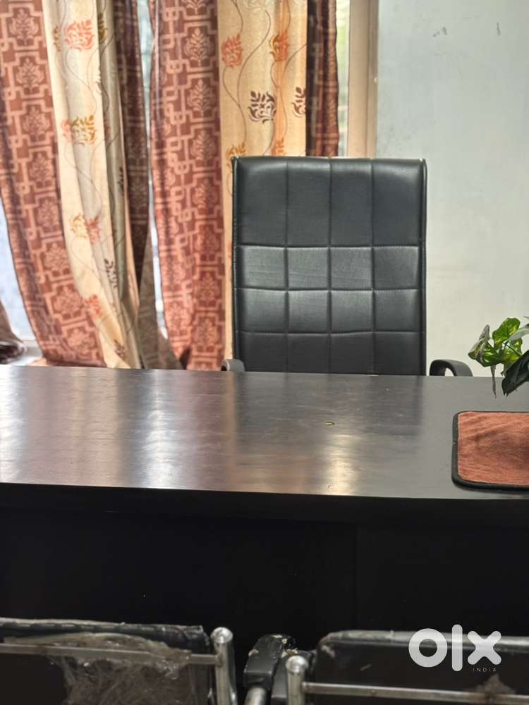 Office for rent with furniture