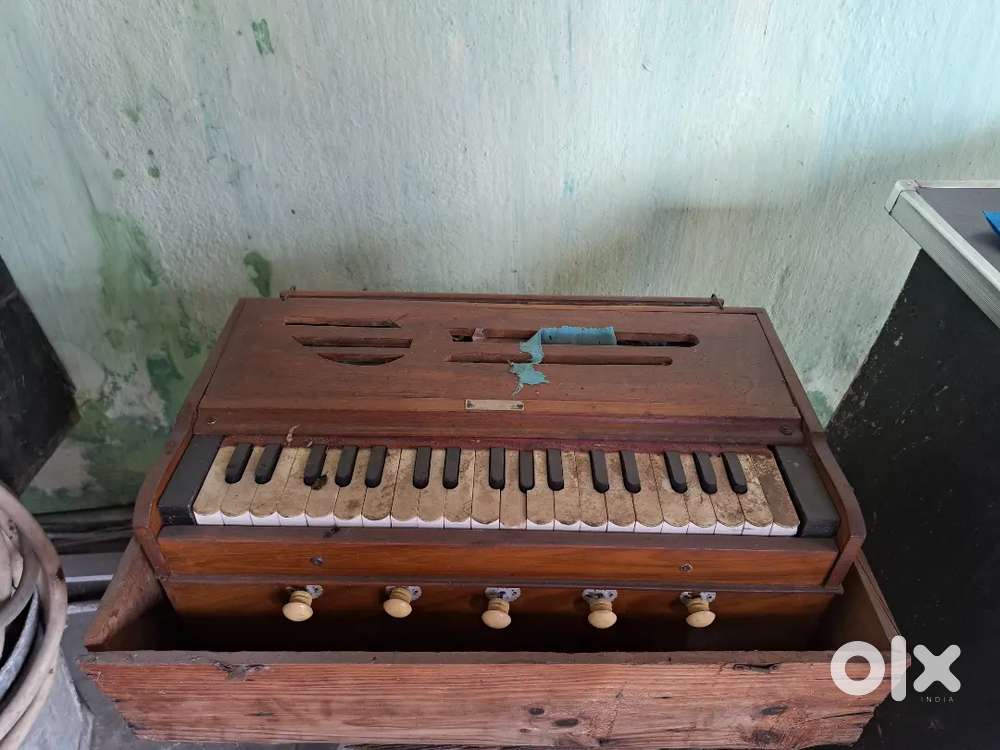 Harmonium (classical instrument)