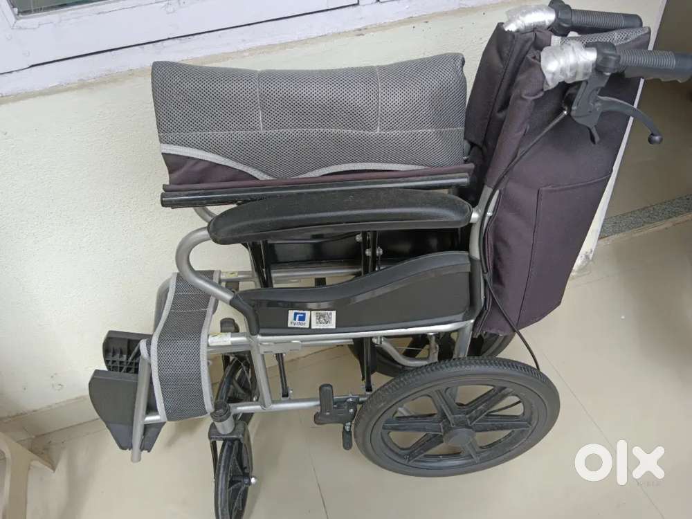 10 month old foldable light weight wheel chair