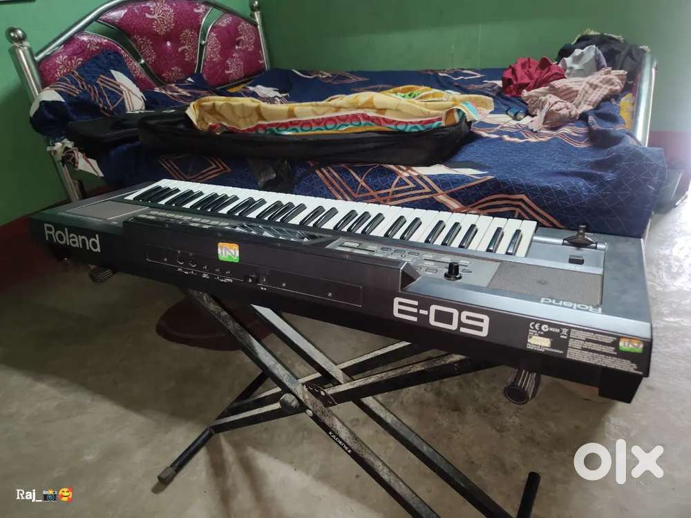 Roland E09 Piano Keyboard