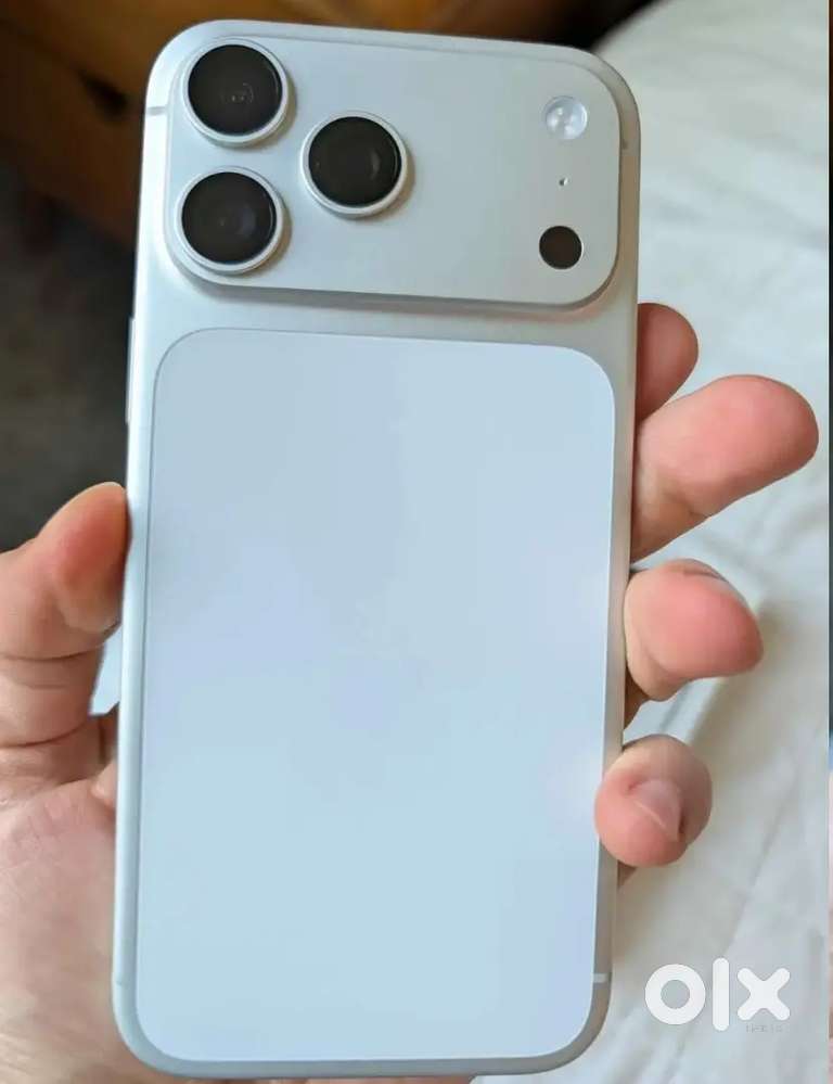 17 pro max 256 gb Silver 1month activated