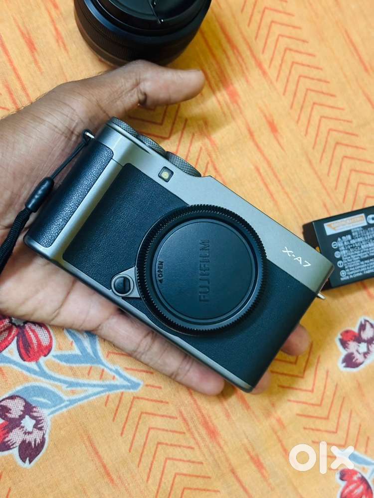 FUJIFILM X-A7