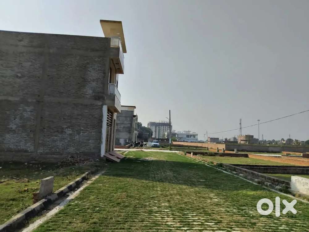 बैंक लोन 1000 SQFT का मकान ले डबल स्टोरी बना हुआ है 65 लाख मे मात्र