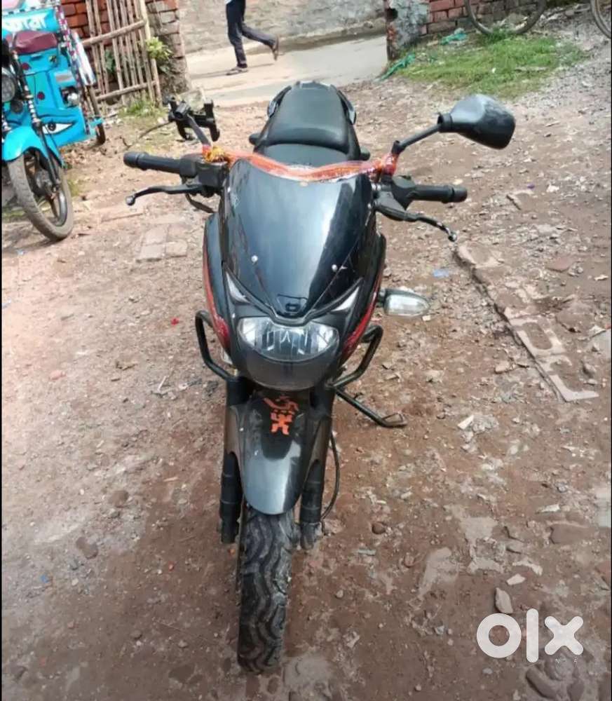 Bajaj pulsar 180 good condition bike.. 2016 September 16th..