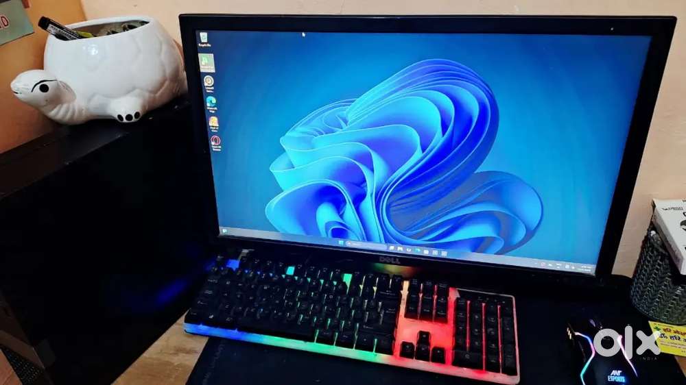 Dell Vostro desktop with screen gaming keyboard and mouse