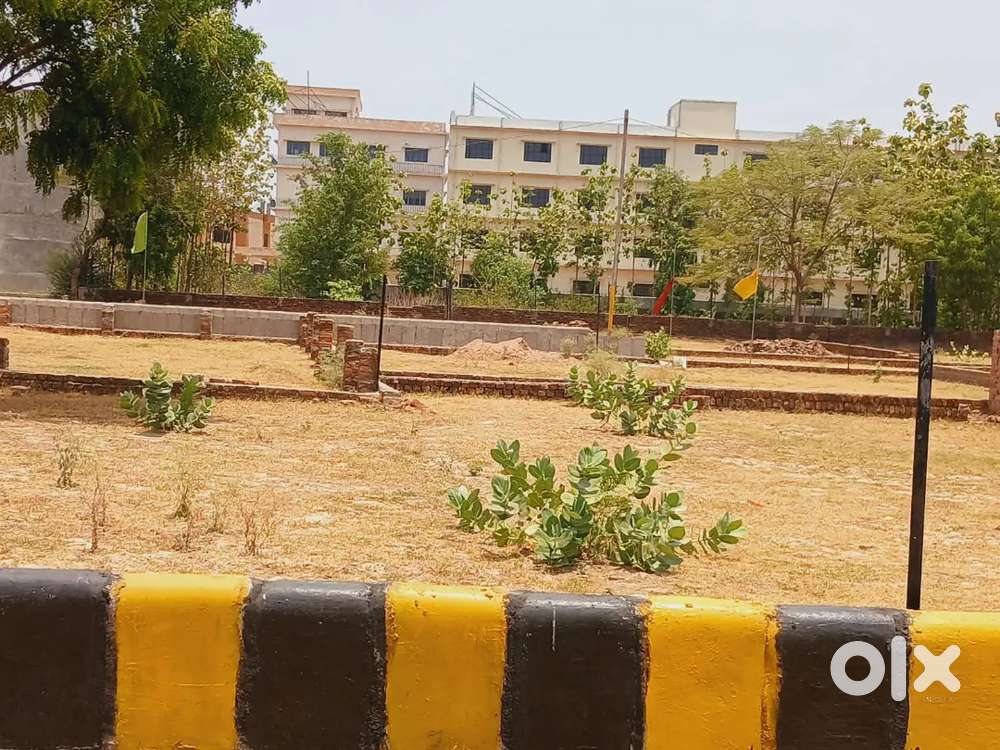 इकाना स्टेडियम  से कुछ दूरी पर प्लाट खरीदे जलसा रिजॉर्ट के निकट