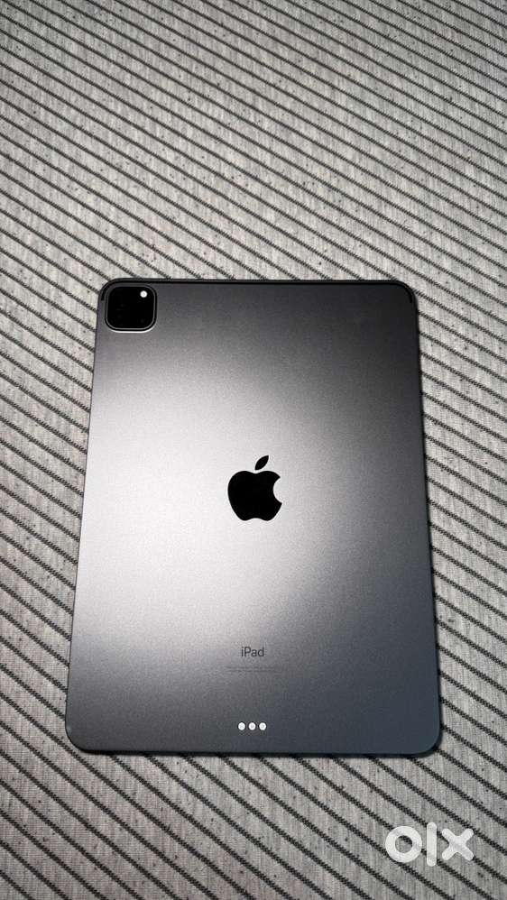 Apple ipad Pro m1, 11 inch, With original apple magnetic folio case