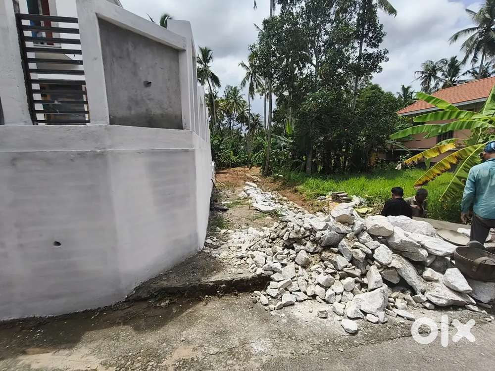 Vattiyoorkavu ,9 cent for sale, karabhoomi, 7 lacs per cent