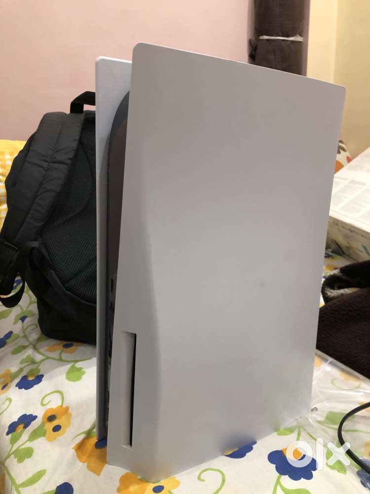 Ps5 standard edition with two controllers