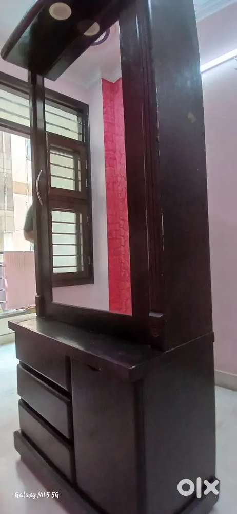Dressing table in good condition