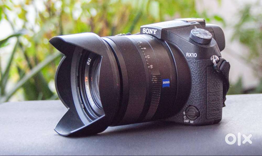 Sony RX10 Camera with 24-200 f2.8 Lens Excellent Condition