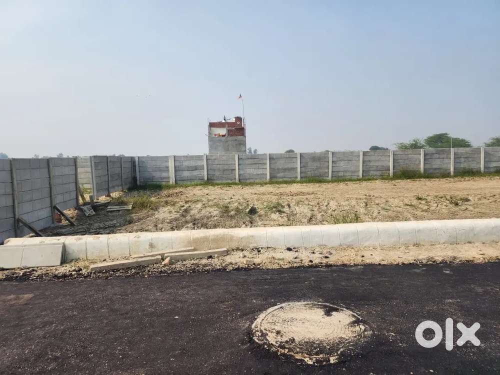 अहमद मऊ से 7 किलोमीटर दूरी पर प्लॉट ले जलसा रिसोर्ट के आगे