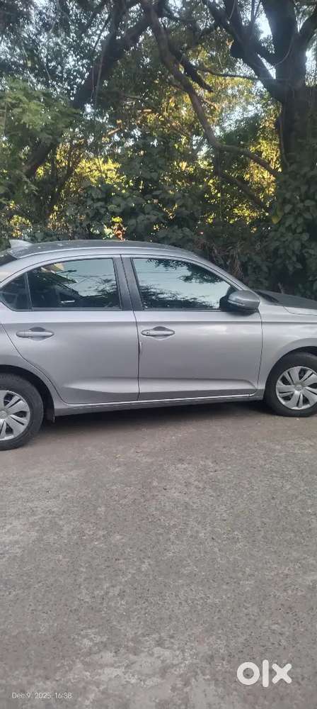 Full time driver required for travel agency