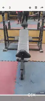 Incline bench press and decline bench press