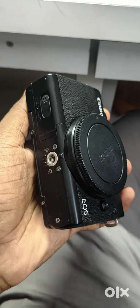 Canon EOS m200