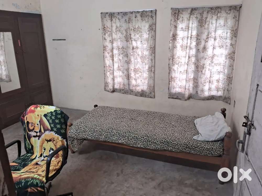 One room for rent at adoor town. Bach's only