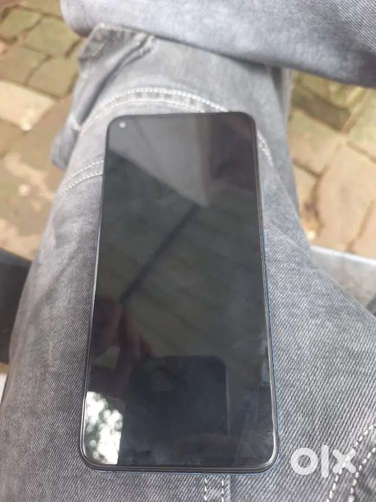 V50 8/128 ₹--5000