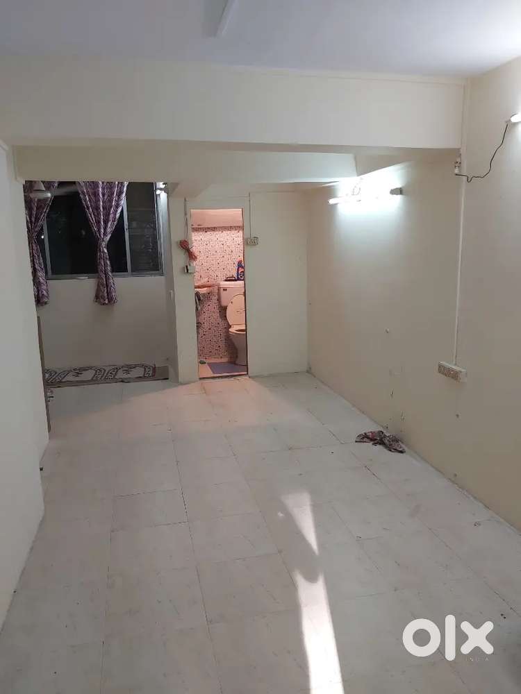 225 sq feet  available on Rent from 15 Nov