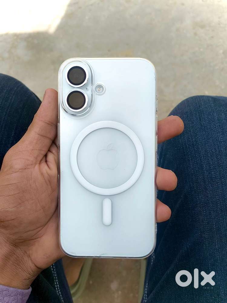 iPhone 16 / 128gb (white)97% health/ 11 October tak warranty bachi hai