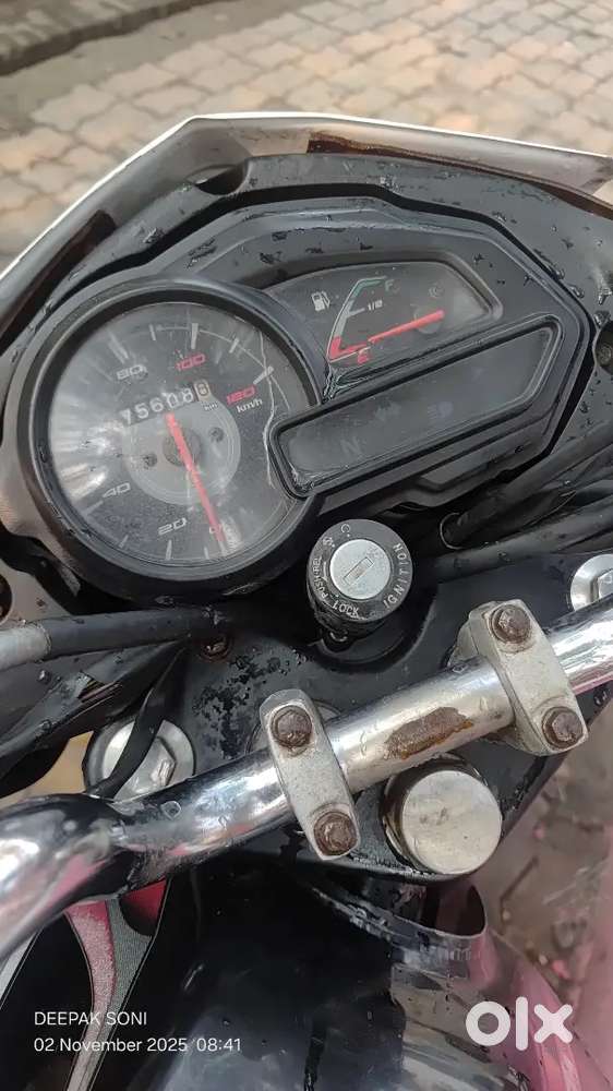 New bike Le li hai isliye bechna Hai well maintain condition good