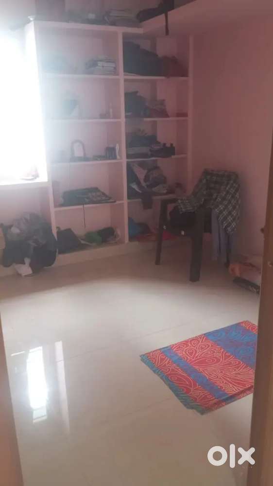 ROOM SHARING FOR WORKING MEN only intersted contact me