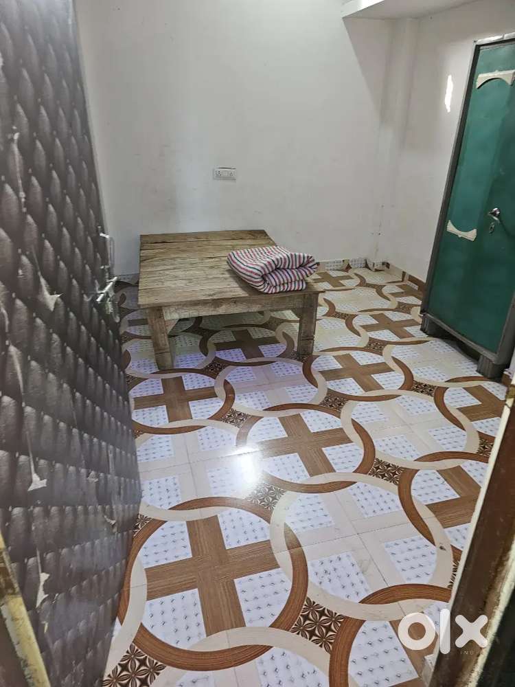 1bedroom,1 bathroom, 1 kitchen,1 bed ,1 fan nd etc veg ,non veg all