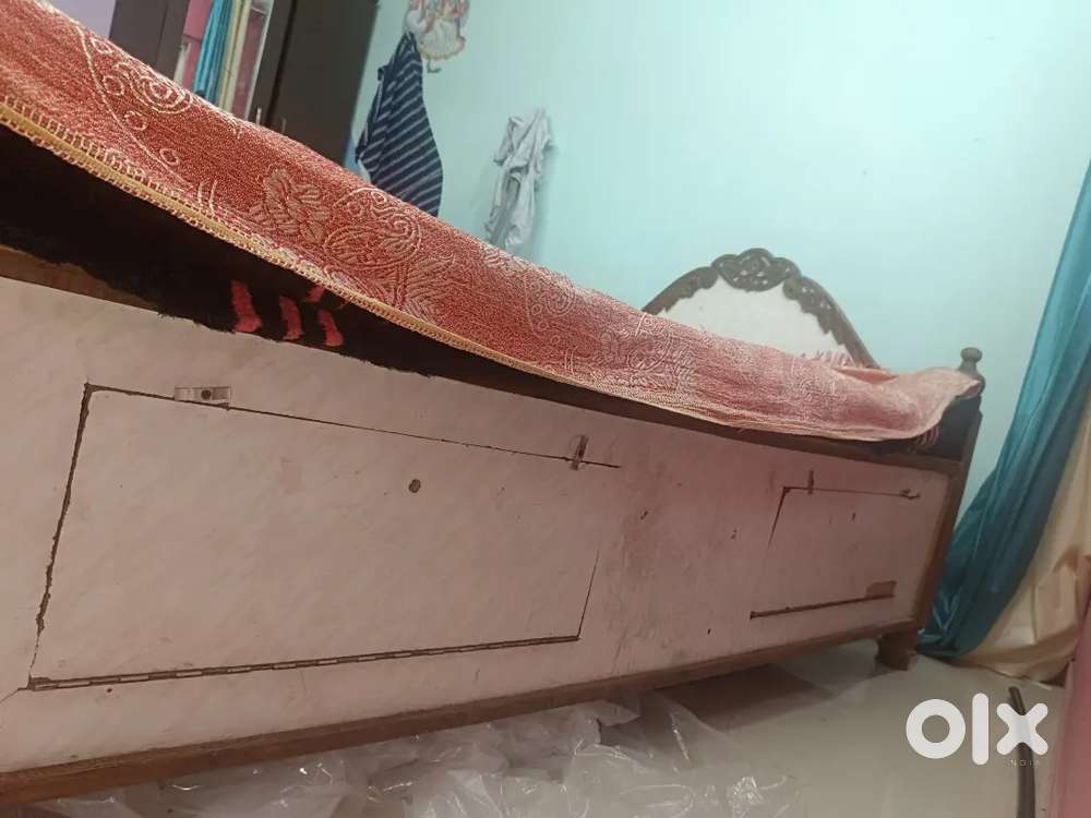 Bed with storage 4*6 good condition