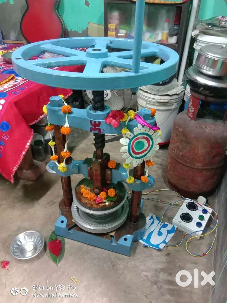 PAPER PLATE MAKING MACHINE, NEW AT RS-30000/