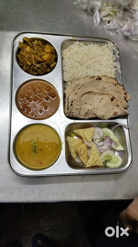 South Indian Helper, Bartan wala, Maharashtra in break Fast coock