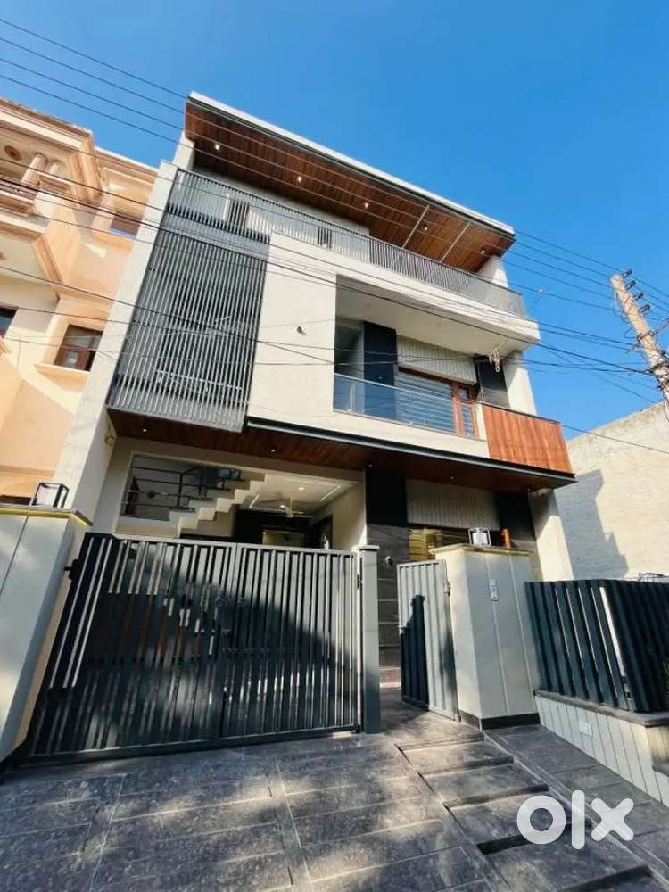 यूआईटी कन्वर्टेड मकान बिकाऊ 100 फिट रोड गातोड़ जी मंदिर के आगे