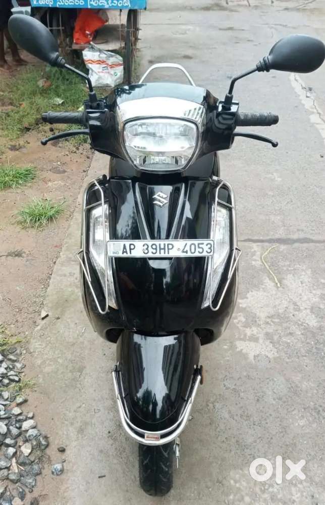 SUZUKI ACCESS 125 BLACK