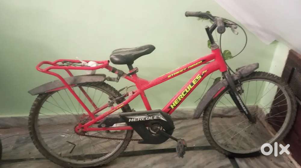 1 year old we can sell this for 2500 rupees also cost price was 7000