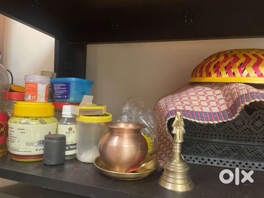 Teapoy in very good condition at just Rs 500