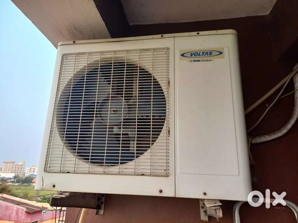 Voltas 1.5 Ton 5 star AC with Stabilizer + One Desk Fan Orient make