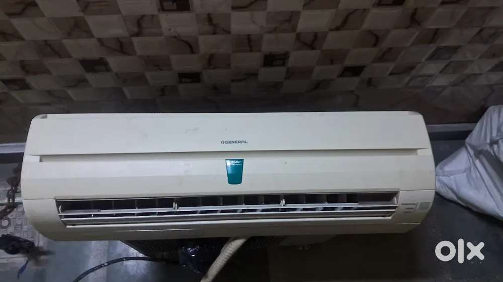 Ac 1 ton split ac hai bilkull ok