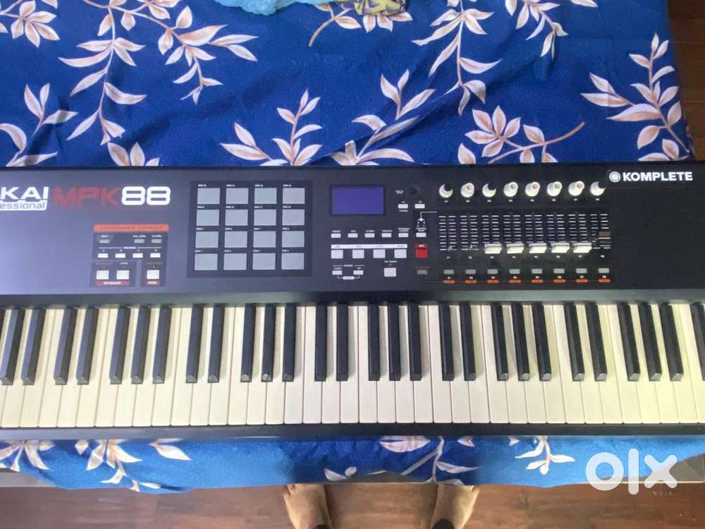 AKAI MPK 88 MIDI Controller