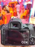 Canon 200d with four battery