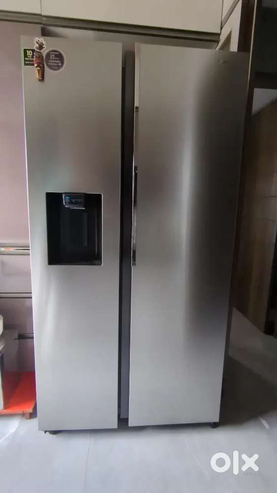 Samsung Side by side refrigerator with water dispenser