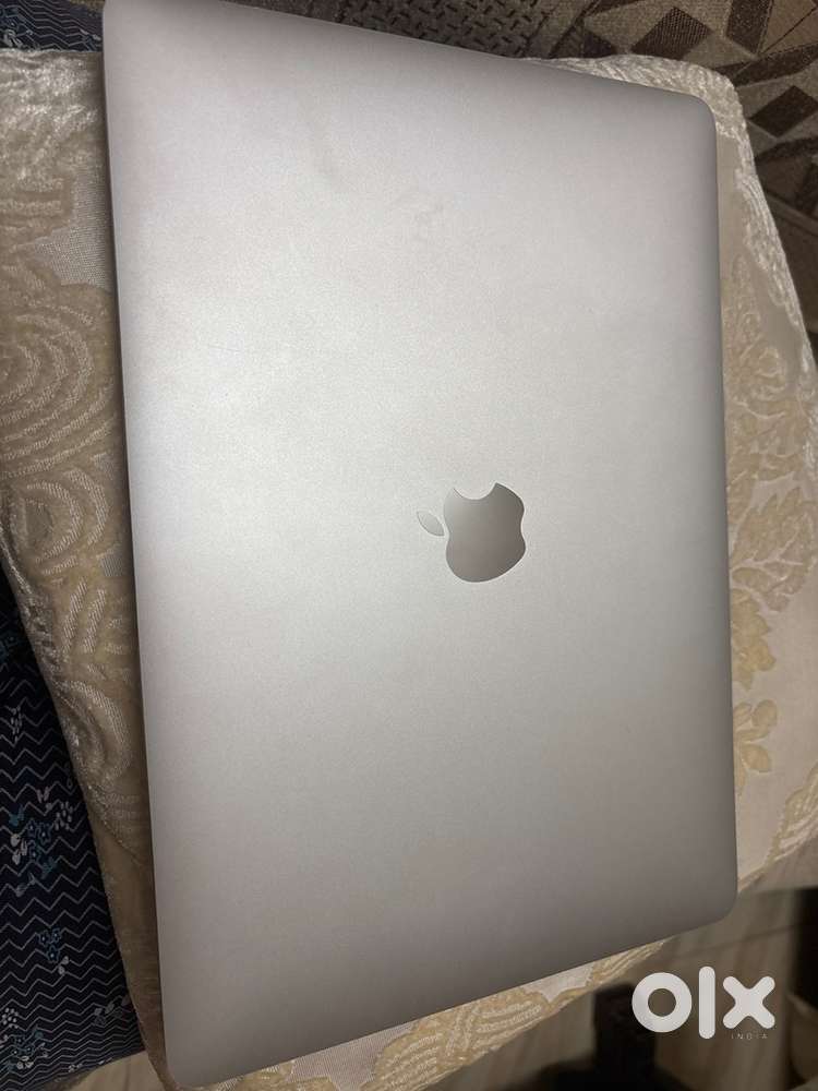 Macbook Air M1 model