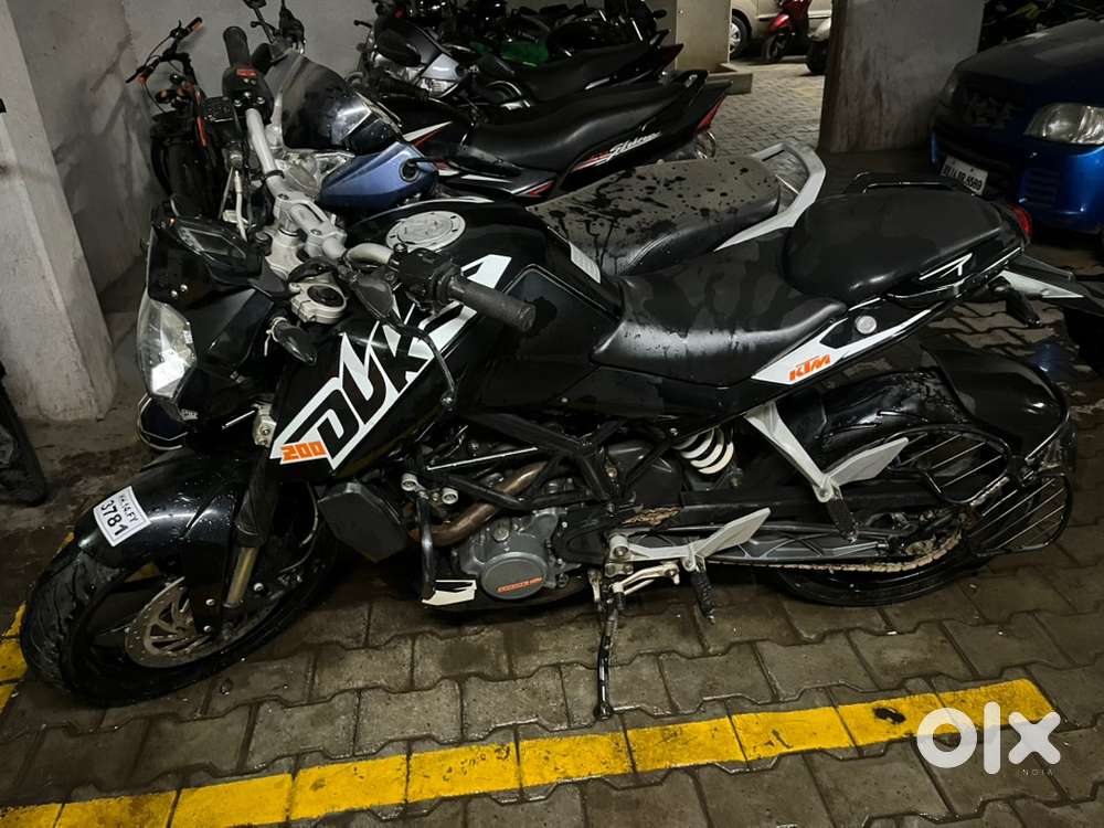 KTM Duke Black & White