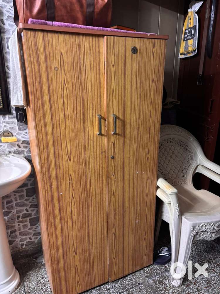 Wooden almira with 5 compartments
