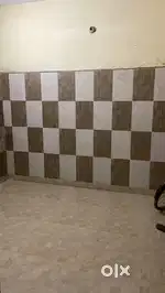 2 room set 1 kichen rent k liye khali hai uper mkan malik rehte hai