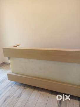 Hotel receptionist restaurant and rooms