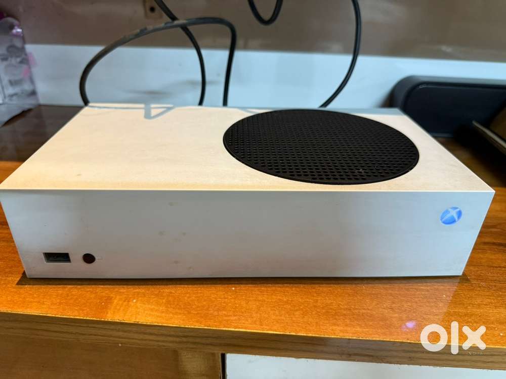 Xbox series s in brand new condition with extra remote