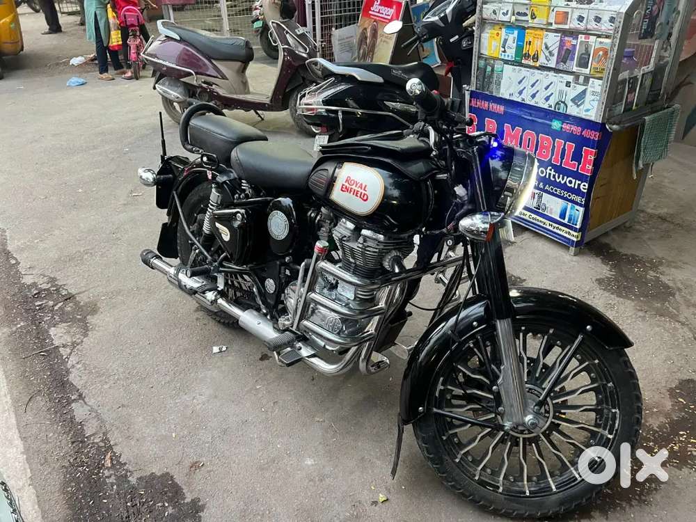 Classic 350 neat and clean condition well maintained